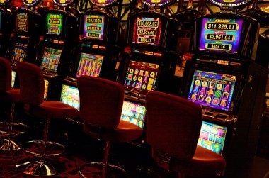 Buffalo King slot interface showing reels and symbols